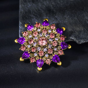 Retro Elegant Luxury Glass Flower Pin Alloy Embedded Diamond Plant Floral Pin High End Western Wear Accessory Chest Flower