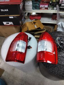 ไฟท้าย isuzu dmax 2003 ดีแมก 1คู่ ช้ายขวา ไม่มีขั้วมีหลอด