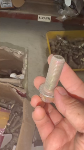 Ốc láp phi 14 1 đầu ren dài phủ 55 dùng cho xe ô tô 7 - 15 tấn các loại