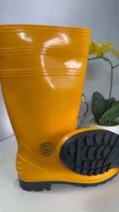 Ủng vàng đế đen TGP đẹp sang trọng đi mưa chống thấm nước