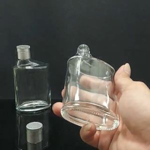 Chai Thủy Tinh Nhỏ 100ml (combo 4 cái) mẫu dẹt kiểu số 6 nắp nhựa bạc - Chai Thủy Tinh Mini - Chai Đựng Rượu Mini - Chai Thủy Tinh 100ML
