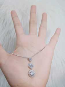 Perhiasan Kalung Titanium Set Liontin Baris Tiga Super Mewah