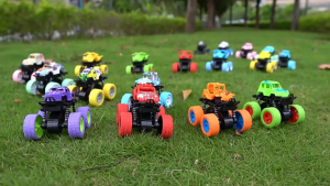 Inertial Vehicle Off Road Four Wheel Drive Pull Back Plastic Friction Stunt Car Toy for Children