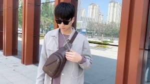 Mens versatile chest bag large capacity shoulder bag casual crossbody bag