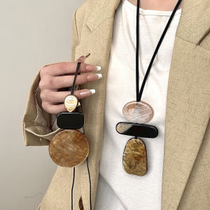 สร้อยคอแบบยาวทรงเรขาคณิตไม่สมมาตรสไตล์โบฮีเมียนใหม่ 2025 สำหรับฤดูใบไม้ผลิและฤดูร้อน เครื่องประดับแฟชั่นแบบจีนใหม่