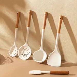 Home Signature Silicone Spatula Non-Stick Spatula Food Grade Wooden Handle Household Spatula Utensils