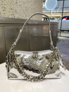 กระเป๋าสะพายข้างหนังแท้ชั้นเยี่ยม ทรงสี่เหลี่ยมแบน สายโซ่เงิน กระเป๋าใส่โทรศัพท์มือถือ กระเป๋าสะพายข้างแบบลำลองสำหรับผู้หญิง