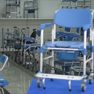 เก้าอี้นั่งถ่าย รถเข็นอาบน้ำผู้สูงอายุ เก้าอี้อาบน้ำผู้สูงอายุ รถเข็นผู้ป่วย เก้าอี้นั่งอุจจาระ รถเข็นอาบน้ำผู้ป่วย