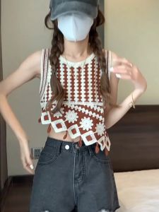 สมาร์ทฟิลเลอร์สไตล์ โบฮีเมียนชาติพันธุ์ เสื้อชั้นในแขนกุดฤดูร้อนของผู้หญิงสวมใส่เสื้อแขนกุดถักกลวง