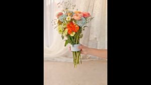 Spiral Ikebana Stem Holder: A Clear Flower Arrangement Holder for Vases & Bouquet Twister