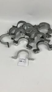 KLEM BESI PLAT PIPA UKURAN 1 1/4 ( SATU SEPEREMPAT ) INCH ISI 100 BIJI PER PACK HARGA MURAH PROMO DISKON TERLARIS BARANG BERKUALITAS