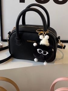 Túi xách nữ xách tay đeo chéo túi thời trang thiết kế 2quai tặng kèm móc gấu siêu xinh Thanhthushop68 900