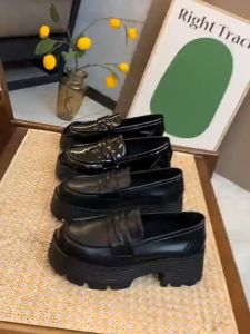 2024 New British style round head black thick soled womens small leather shoes casual and comfortable retro French loafers