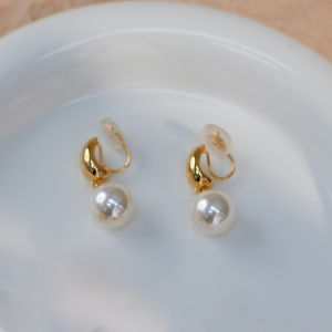 ต่างหูทรงกลมสีแดงแบบลำลองสำหรับผู้หญิง เครื่องประดับแฟชั่นสไตล์เกาหลี วัสดุอื่นๆ ที่ทนทานต่อการเปลี่ยนแปลงของอากาศ