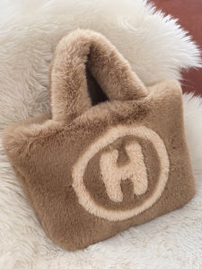 2025 New Fashion Plush Tote Bag Womens Handbag Casual Commuter Bag Outdoor Travel Soft Shoulder Bag Zipper Closure