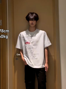 เสื้อยืดคอกลมแขนสั้นพิมพ์ลายตัวอักษรสไตล์อเมริกันสำหรับผู้ชาย เสื้อยืดคอกลมทรงหลวมสำหรับฤดูร้อน สไตล์ลำลอง