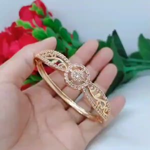 Gelang Tangan Bangle Wanita Titanium Xuping Perhiasan Aksesoris Fashion Lapis Emas Anti Karat R6-1A