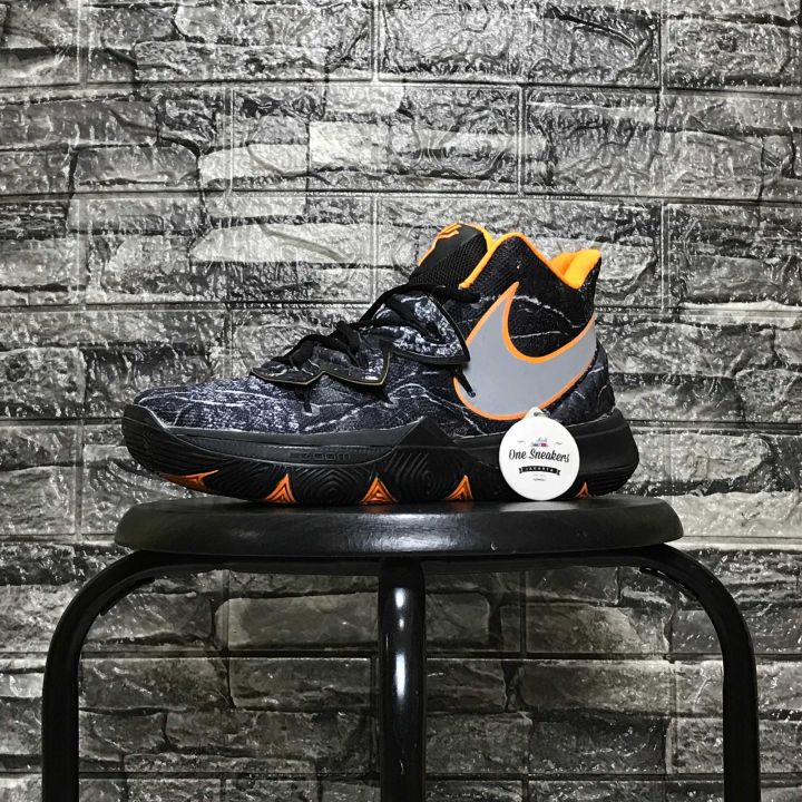 SEPATU BASKET KYRIE TACO EP BLACK ORANGE Sepatu Basket Kulit