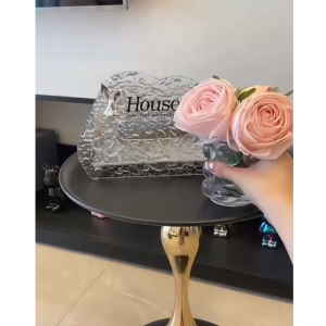 Cay⭐โต๊ะข้างโซฟาในห้องนั่งเล่น โต๊ะกาแฟเหล็ก โต๊ะกลมเรียบง่าย สร้างสรรค์ หรูหรา โต๊ะตกแต่งมุมห้อง โต๊ะข้างเตียง