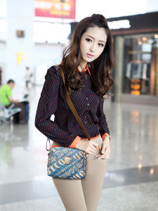 กระเป๋าสะพายข้างผ้าออกซฟอร์ดขนาดเล็กสําหรับผู้หญิง กระเป๋าเป้ผ้าใบทันสมัยพร้อมสายสะพายไหล่อ่อนโยน ปิดซิปเปอร์ ฉากสําหรับการพักผ่อน