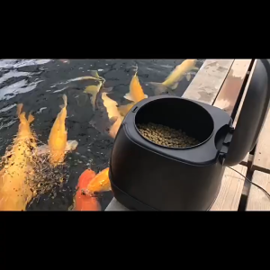 เครื่องให้อาหารปลา Bonetar BT-008 10L 2ระบบ+แบตสำรอง เครื่องให้อาหารปลาสำหรับบ่อกลางแจ้ง แจ้งเตือนแบตต่ำ+จอLCD