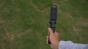 Insta360 Foldable 2-in-1 Selfie Stick (1/4" Mount) / Foldable 2-in-1 Selfie Stick Remote Kit (1/4" Mount)