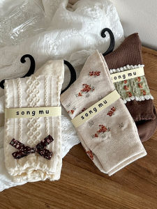 ถุงเท้าลายดอกไม้สีน้ําตาลคาเฟ่ ผู้หญิง หวาน ลูกไม้ ถุงเท้ายาวถึงเข่าตัดแต่งด้วย โบว์ รายละเอียดความสบายตลอดทั้งปี