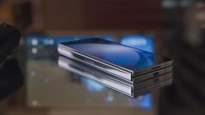 Samsung Galaxy Z Fold5 5G Smartphone 6 months SG Selller Warranty Display Set