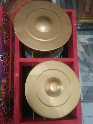 Alat musik tradisional. Kenong GONG gamelan. Alat musik jawa