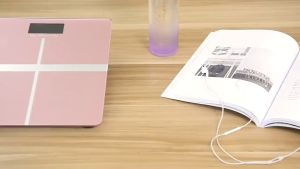 เครื่องชั่งน้ำหนักดิจิตอล แม่นยำ เครื่องชั่งน้ำหนัก LED สูงสุด 180 KG คอมพิวเตอร์ ชาร์จ การแสดงอุณหภูมิ