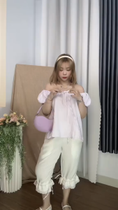 Set tiểu thư gồm áo form babydoll cổ vuông tay bồng thắt dây nơ phối quần Capri lửng ren bèo đính nơ