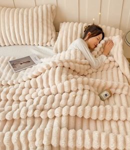 ผ้าห่มกันหนาว มีหลายขนาดให้เลือก ห่มสบาย พกพาสะดวก สัมผัสนุ่ม