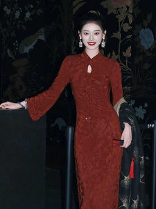 Elegant Red Long-Sleeve Cheongsam Wedding Dress New Chinese Style Daily Wear Suitable for Autumn And Winter Womens Fashion