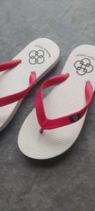 dép xỏ ngón size từ 35 dến 39 có nhiều màu chất liệu cao su quai dẻo mềm mang êm chân siêu bền đế chống trơn trượt tiện lợi đi chơi đi dạo phố.