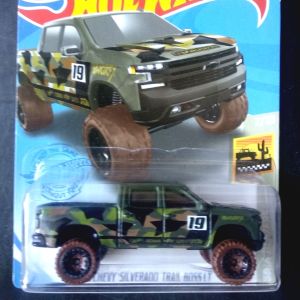 army Diecast Hot Wheels19 Chevy Silverado Trail Boss LT
