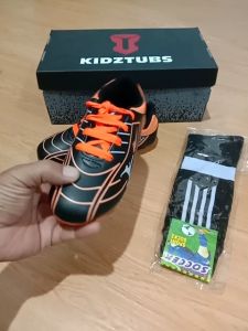 Paket Komplit Sepatu Bola & Kaos Kaki Anak Usia 6-10 Tahun