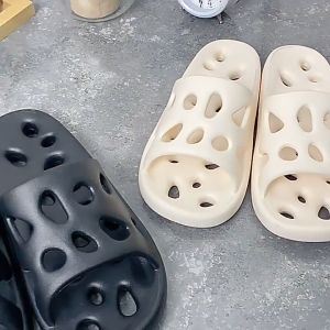 Bathroom Anti-Slip Slippers Non-Slip Quick Drying Water Leakage Soft Sole Sandals for Women Men