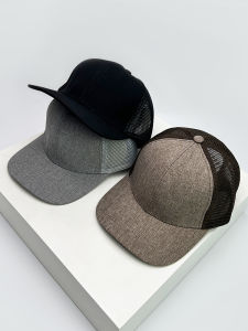 หมวกเบสบอลตาข่ายลําลองสําหรับผู้ชายผู้หญิงหมวกกีฬาระบายอากาศพร้อมชายคาโค้งในรูปแบบหลากสีสําหรับการเดินทางกลางแจ้ง