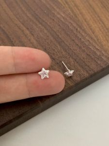 Exquisite S999 Sterling Silver Star Ear Studs Womens Sweet Simple Small Ear Cuff Versatile High-End Feelings Ear Jewelry