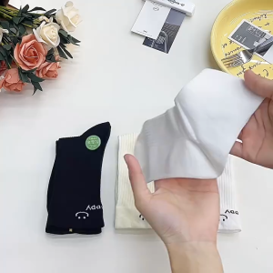 CEEKEY ถุงเท้าสแต็คเด็กสูงถุงเท้าสีดำและสีขาวกลางกับรองเท้าหนังขนาดเล็กรุ่นเกาหลีถุงเท้าผู้หญิงปากกว้าง