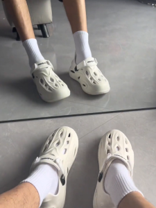 Mens Outdoor Slip-On Shoes Summer Thick Bottom Anti-Slip Deodorant Clog Shoes Breathable Upgraded Version 2025 New Style