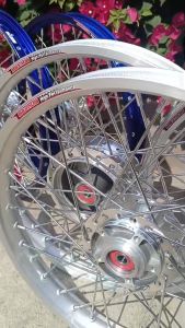 ชุดล้อ WAVE100 เก่า หน้าดิส-หลังดั้มวงล้อMaxnumขอบเรียบ และทรงเอ+ดุมกะจก (หน้า5 รู)+ซี่ชุป+บูทกลางดุม+ชุดลูกปืน(หน้า-หลัง) มีให้เลือกขอบล้อ17