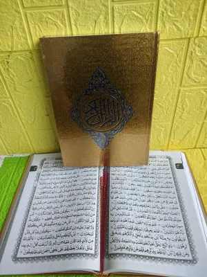Al Quran Murah Cover Emas Tanggung A5 Kertas Hvs Mushaf Cover Emas Tanggung A5 Murah Tanpa Terjemah