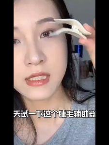 False Eyelash Clip แหนบติดขนตา พลาสติก สำหรับหนีบขนตา ปลอม แบบพกพา และสำหรับความลูกค้า