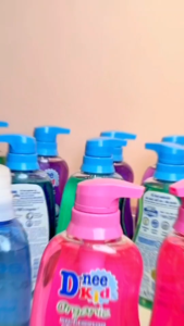 D-nee ดีนี่ คิดส์ สบู่เหลวอาบและสระ ขวดปั๊ม สบู่เหลวเพื่อผิวและผม [400 มล.] สบู่อาบน้ำเด็ก สบู่เหลวเด็ก ยาสระผมเด็ก (1pcs)