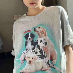 เสื้อยืดคู่รักพิมพ์ลายปาร์ตี้สุนัขแขนสั้นคอตุ้มสีโอ๊คสำหรับผู้หญิง เสื้อยืดคอตตอนเนื้อแน่นทรงหลวมสบาย ๆ สำหรับฤดูใบไม้ผลิและฤดูร้อน