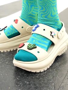 รองเท้า Crocs แท้ CROCS MEGA CRUSH SANDAL สำหรับไปทะเล ดีไซน์ทันสมัย สบายเท้า ทนทาน และที่สำคัญเป็นรองเท้าแท้จาก Crocs