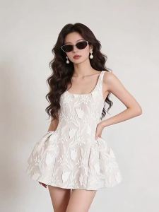 Elegant French Style Lace and Embroidery Bow-back Strap Dress
