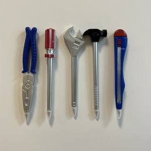 ปากกาลูกลื่นสีดำ 05 มม ปากกาประแจจำลองตลกเครื่องเขียนที่ไม่ซ้ำกันสินค้าวัฒนธรรมชาร์ปเงียบคลิกปากกาอุปกรณ์สำนักงานโรงเรียน