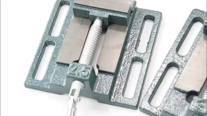 Heavy Duty Bench Vise 2.5/3/4/5/6 Inch Portable Durable High Precision High Hardness Strong Clamping Cast Iron Material Flat Vise Table Clamp Bench Drill Press Vise Milling Machine Vice Clamping Tool